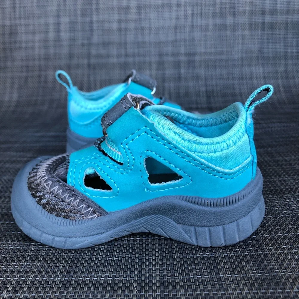 OshKosh B'gosh Turquoise Water Shoes with Adjustable Strap Infants size 2